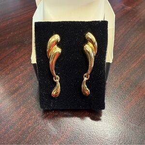 Avon “Fluid Dangle” Vintage-Inspired Drop clip Earrings with Polished Finish NIB
